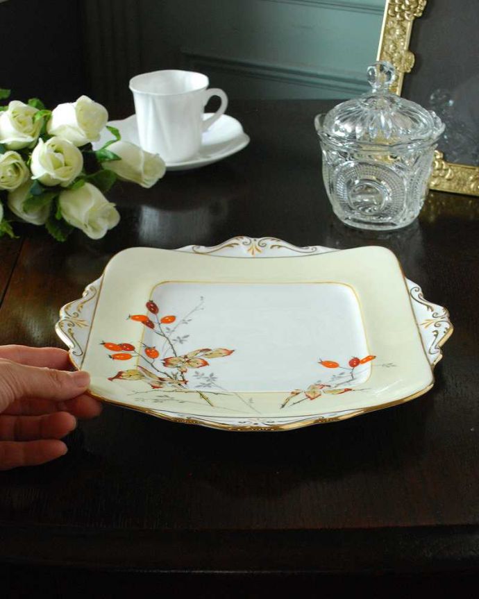 アンティーク 陶磁器の雑貨　アンティーク雑貨　イギリスで見つけたパラゴン窯のアンティークBBプレート。現在も日常使いされるB＆Bプレートディナー皿代わりにも使える大きなサイズ。(m-2552-z)