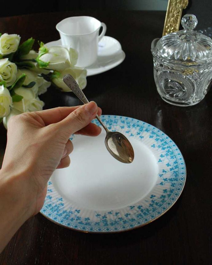 アンティーク シルバー製　アンティーク雑貨　英国で見つけた銀カトラリー、シェフィールド製のアンティーク純銀スプーン 。使って楽しんで下さいアンティークシルバーの上品な輝きを楽しんで下さい。(m-2553-z)