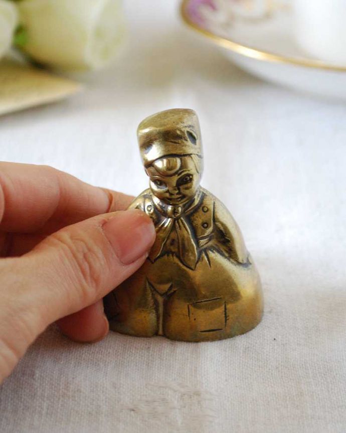 アンティーク 真鍮の雑貨 アンティーク雑貨 ディスプレイにも映える、イギリスアンティークの真鍮ベル。キレイな音を奏でてくれますモチーフや大きさもいろいろ。(m-2578-z)