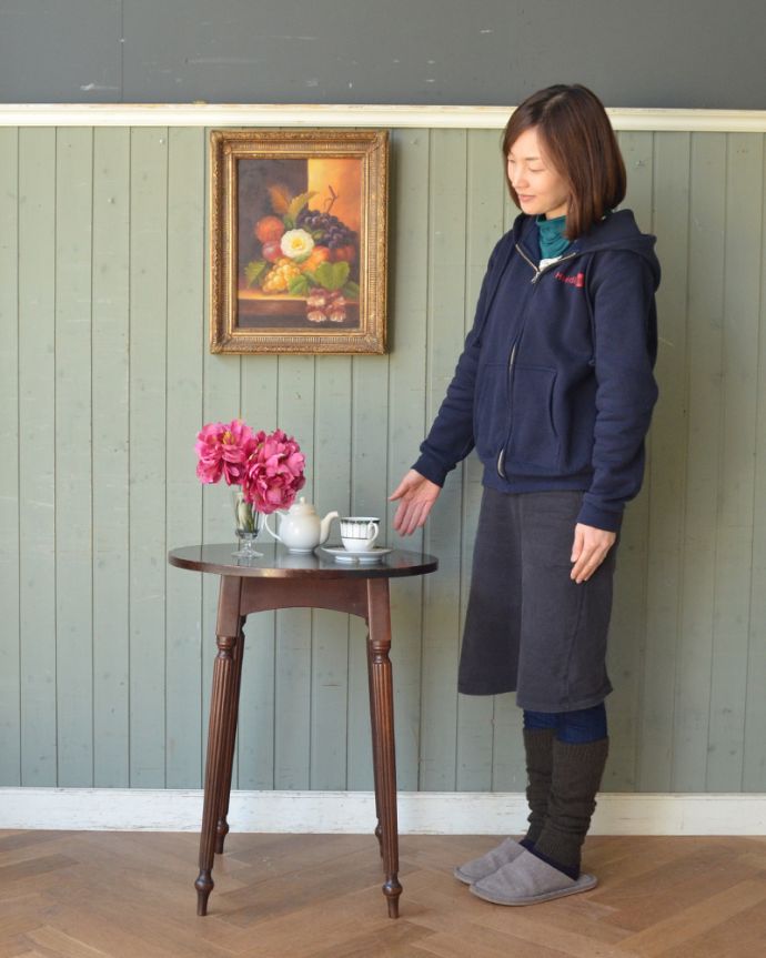 アンティークのテーブル　アンティーク家具　真ん丸天板のオケージョナルテーブル、オーク材のアンティーク家具。どんな場所でも便利に使える小さなテーブルそもそも「オケージョナル」とは「便利に使える」と言う意味。(m-258-f-2)