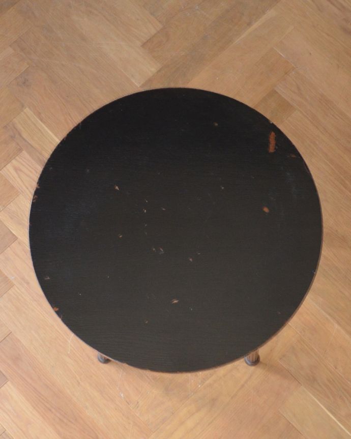 アンティークのテーブル　アンティーク家具　真ん丸天板のオケージョナルテーブル、オーク材のアンティーク家具。いろんなことに使って下さい。(m-258-f-2)