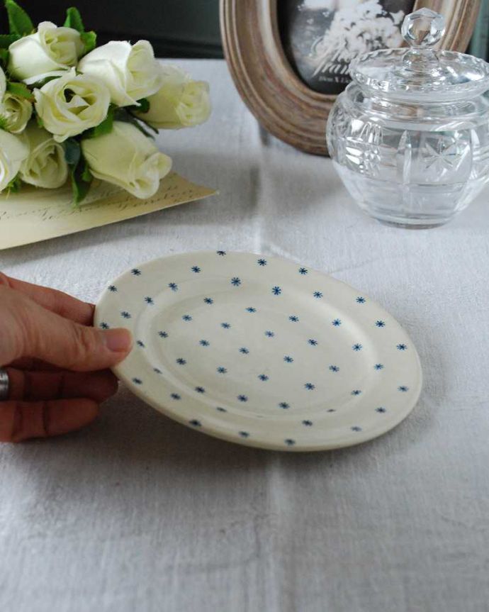 スージークーパー　アンティーク雑貨　ブルーの星が散りばめられた可愛いスター、スージークーパーのアンティークプレート（アスタリスク）。飾って使って楽しむアンティーク実用的に一番使いやすいサイズ。(m-2586-z)