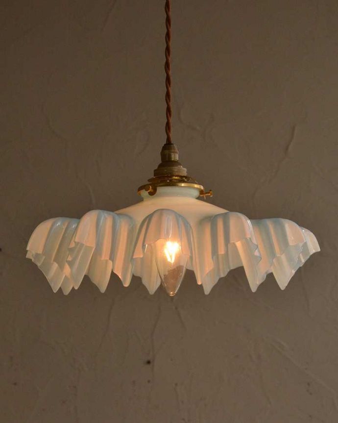 ペンダントライト　照明・ライティング　ベビーブルーがキレイなアンティークペンダントライト(コード・シャンデリア電球・ギャラリーA)。。(m-2651-z)