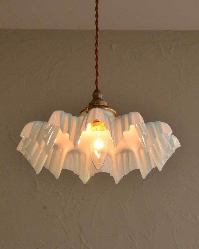 ペンダントライト　照明・ライティング　ベビーブルーがキレイなアンティークペンダントライト(コード・シャンデリア電球・ギャラリーA)。。(m-2651-z)