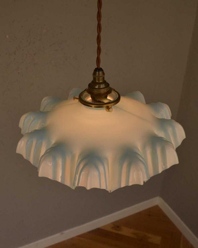ペンダントライト　照明・ライティング　ベビーブルーがキレイなアンティークペンダントライト(コード・シャンデリア電球・ギャラリーA)。。(m-2651-z)