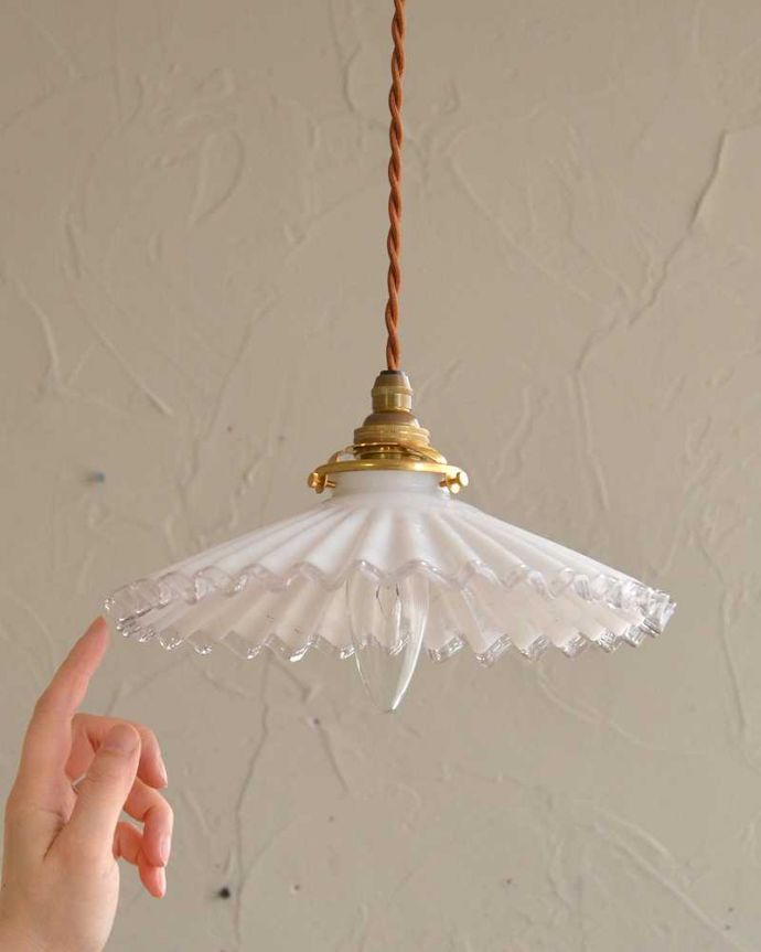 ペンダントライト　照明・ライティング　フリルのようなデザインが可愛いアンティーク ペンダントライト(コード・シャンデリア電球・ギャラリーA)。。(m-2657-z)