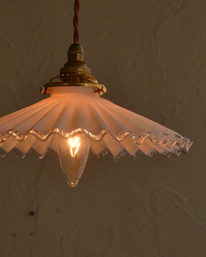 ペンダントライト　照明・ライティング　フリルのようなデザインが可愛いアンティーク ペンダントライト(コード・シャンデリア電球・ギャラリーA)。。(m-2657-z)