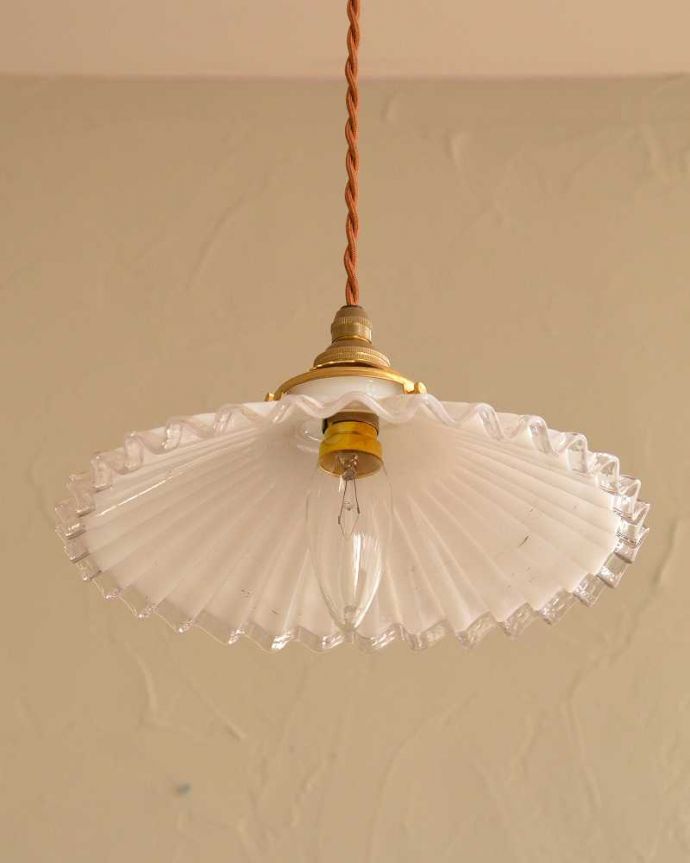 ペンダントライト　照明・ライティング　フリルのようなデザインが可愛いアンティーク ペンダントライト(コード・シャンデリア電球・ギャラリーA)。。(m-2657-z)
