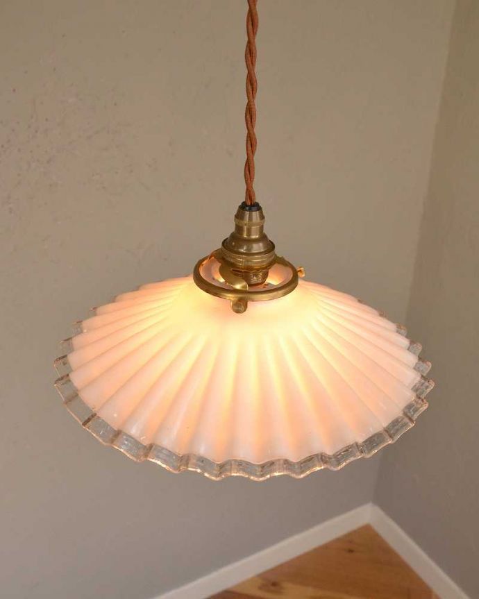 ペンダントライト　照明・ライティング　フリルのようなデザインが可愛いアンティーク ペンダントライト(コード・シャンデリア電球・ギャラリーA)。。(m-2657-z)