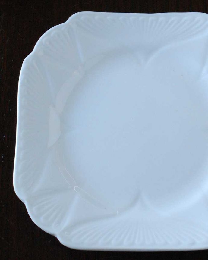シェ―リー窯　アンティーク雑貨　英国シェリー窯のDaintyWhiteシリーズ、アンティークのプレート（11.5cm）。世界中のコレクターから愛されるシェリー窯1896年にデザイン登録されたシェリーのDainty。(m-2665-z)