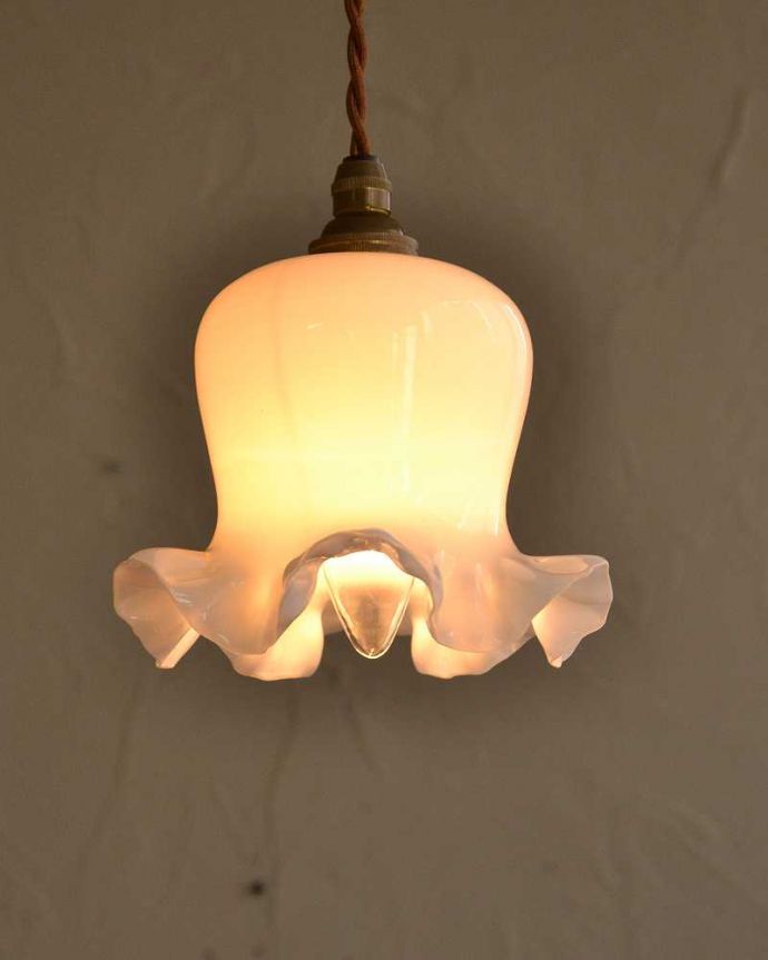 ペンダントライト　照明・ライティング　アンティークガラスのペンダントライトペンダントライト(コード・シャンデリア電球・ギャラリーなし)。。(m-2672-z)