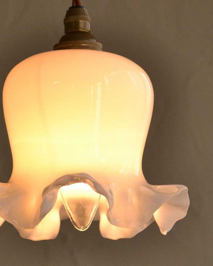 ペンダントライト　照明・ライティング　アンティークガラスのペンダントライトペンダントライト(コード・シャンデリア電球・ギャラリーなし)。。(m-2672-z)