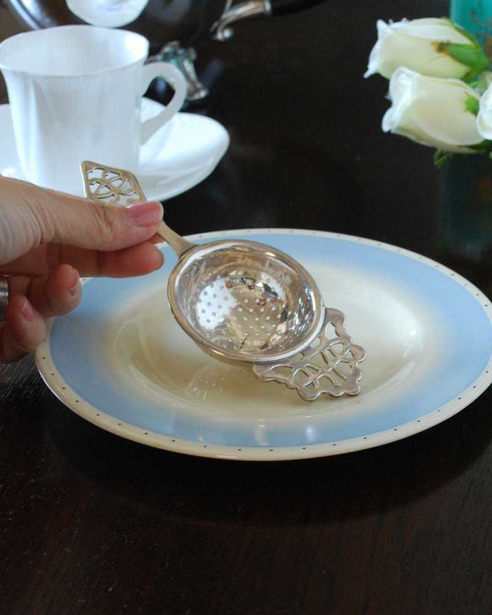 アンティーク シルバー製　アンティーク雑貨　アンティークシルバープレートのティーストレーナー、英国のシルバー雑貨。大きさはコレくらいです。(m-2721-z)