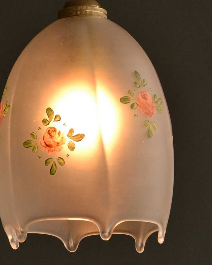 ペンダントライト　照明・ライティング　アンティークのハンドペイントの薔薇が可愛いガラスシェード(コード・シャンデリア電球・ギャラリーなし)。。(m-2752-z)