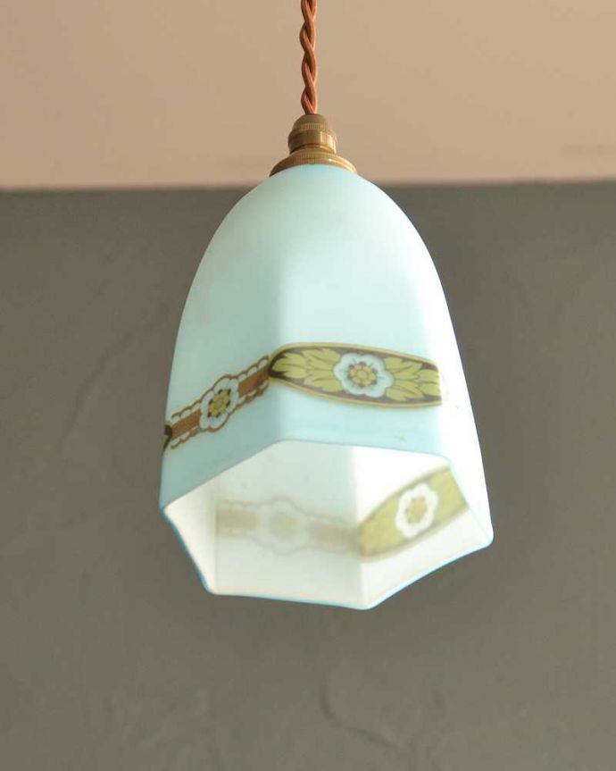 ペンダントライト　照明・ライティング　お花模様×涼しげな色のアンティークシェード(コード・シャンデリア電球・ギャラリーなし)。。(m-2754-z)