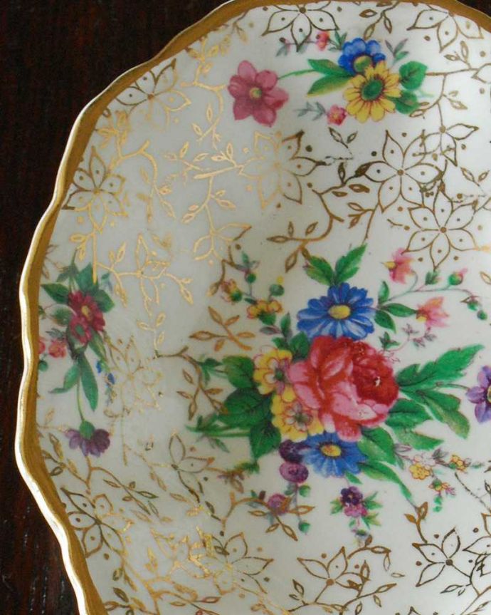 アンティーク 陶磁器の雑貨　アンティーク雑貨　イギリスのミッドウィンター社スタイルクラフト、お花のブーケが可愛い「チンツ」ボウル。飾って使って楽しむ小さなアンティーク一番使いやすく実用的な大きさ。(m-2757-z )
