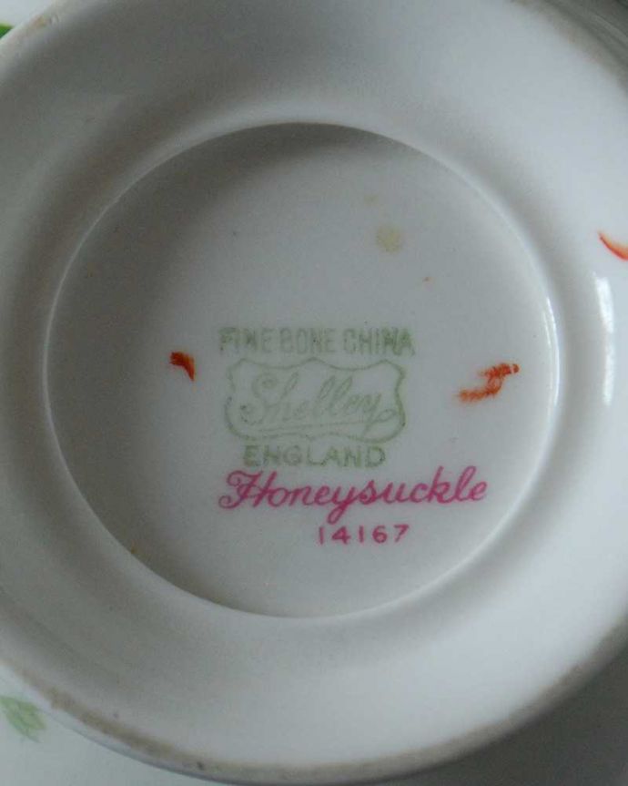 シェ―リー窯 アンティーク雑貨 ピンクのハニーサックル柄、シェリー窯アンティークシュガーボウル(Honeysuckle)。裏側のポーセリンマーク1945~1966年製造のシェリーのバックスタンプがあります。(m-2774-z )