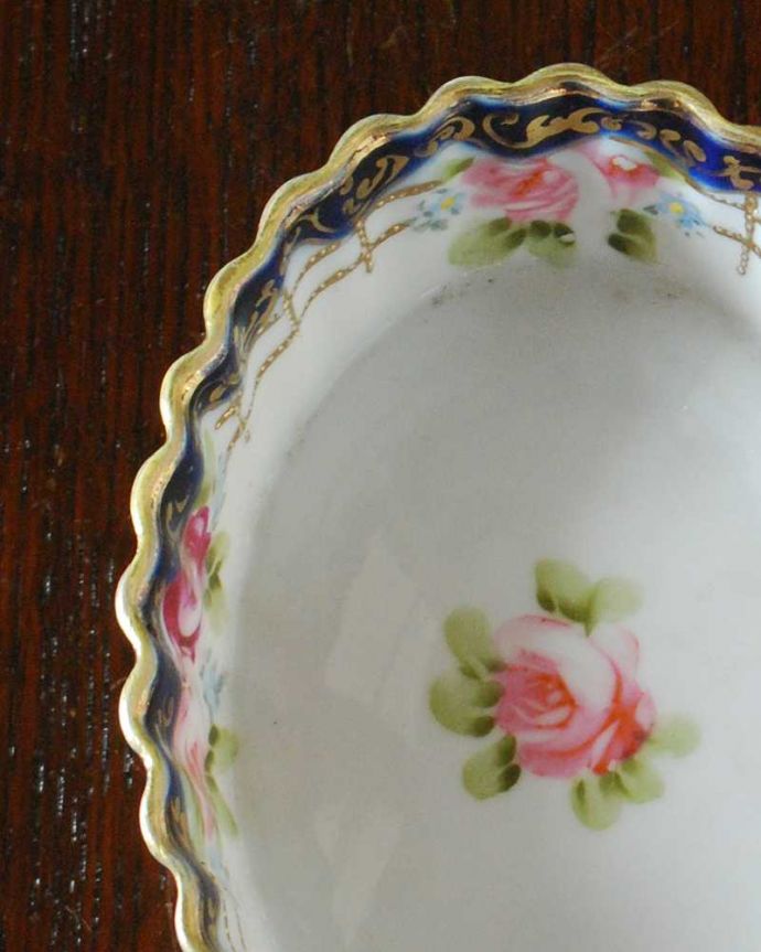 アンティーク 陶磁器の雑貨 アンティーク雑貨 金彩装飾と薔薇のアンティークミニディッシュ(トレイ)、オールドノリタケマルキ印。飾って使って楽しむ小さなアンティークアンティークでしか手に入れることが出来ない美しい模様のミニディッシュ。(m-2779-z)