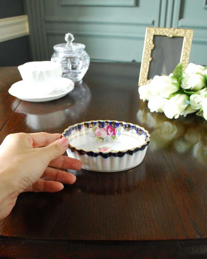 アンティーク 陶磁器の雑貨 アンティーク雑貨 金彩装飾と薔薇のアンティークミニディッシュ(トレイ)、オールドノリタケマルキ印。飾って使って楽しむアンティーク実用的に一番使いやすいサイズ。(m-2779-z)