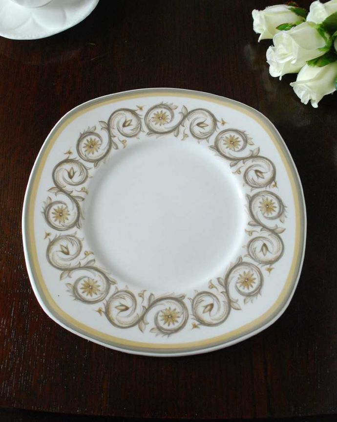 英国アンティークのおしゃれな食器