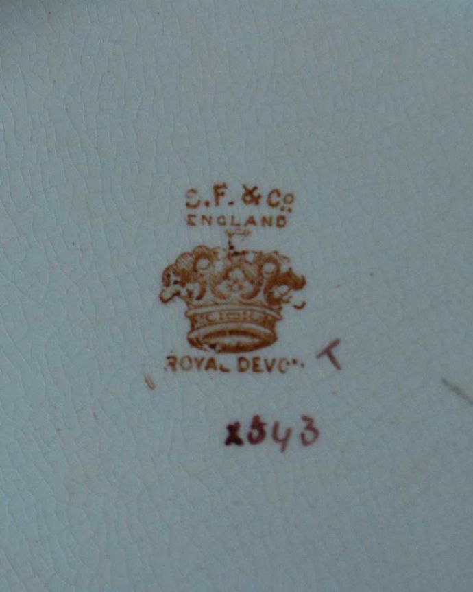 アンティーク 陶磁器の雑貨 アンティーク雑貨 英国輸入の陶磁器、ロイヤルデボン(ROYAL DEVON)のアンティークポットスタンド。裏側には品質の証製造メーカー保証の意味がこもった窯印、ポーセリンマークがあります。(m-2794-z)