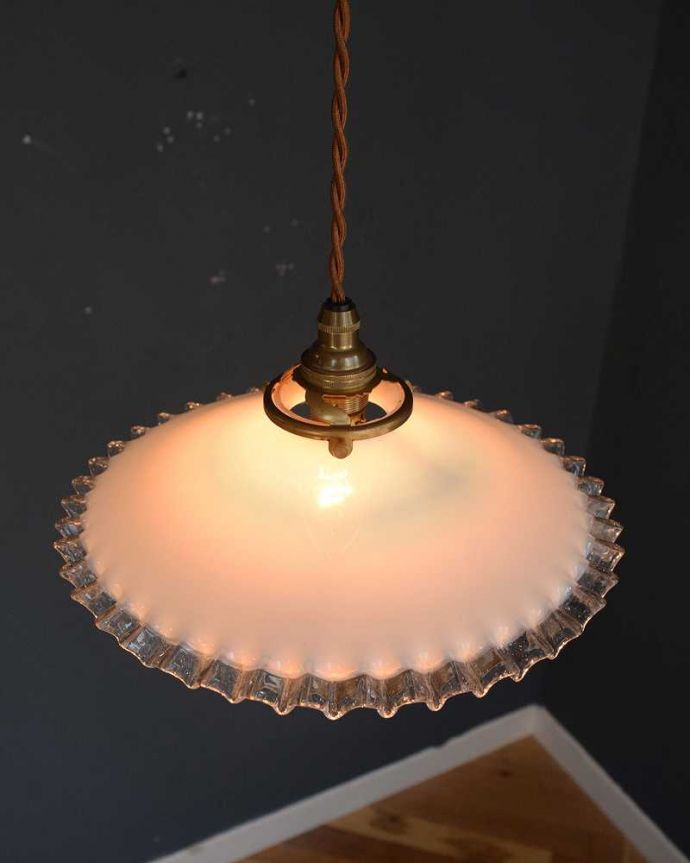 フランス輸入のミルクガラスランプシェード(コード・シャンデリア電球