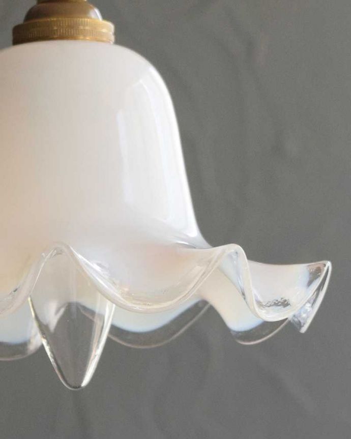 ペンダントライト　照明・ライティング　ミルクガラスのキレイなアンティークペンダントライト（コード・シャンデリア球・ギャラリーなし）。。(m-2808-z)