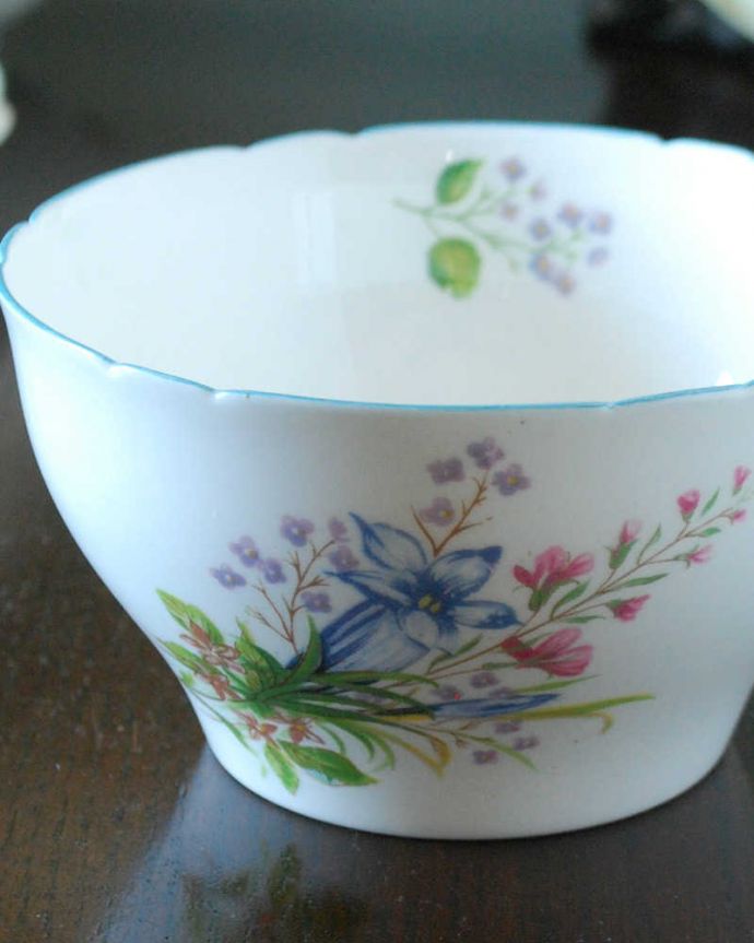 シェ―リー窯　アンティーク雑貨　爽やかなお茶の時間を楽しむアンティーク食器、シェリー窯のシュガーボウル。世界中のコレクターから愛されるシェリー窯アンティークでしか手に入れることが出来ないシェリーの中でも特に人気があったWild Flower。(m-2816-z)