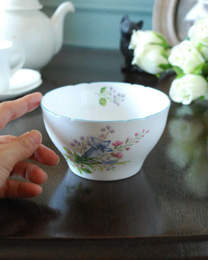 シェ―リー窯　アンティーク雑貨　爽やかなお茶の時間を楽しむアンティーク食器、シェリー窯のシュガーボウル。自分流の使い方で楽しんでくださいアンティークなのでキズや汚れはありますが、使えるものだけを選んできました。(m-2816-z)