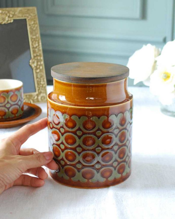 Hornsea(ホーンジー) アンティーク雑貨 ホーンジー社、HORNSEA「ブロンテ」シリーズのキャニスター(ビンテージ陶器)。自分流の使い方で楽しんでください置いておくだけでオシャレなデザインで存在感たっぷりのホーンジーウェア。(m-2837-z)