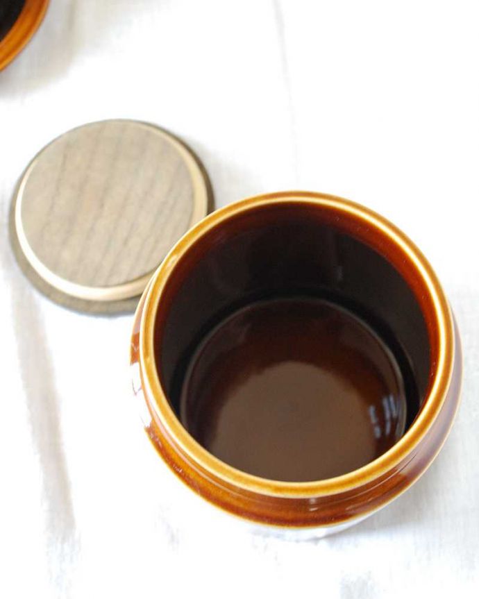 Hornsea(ホーンジー) アンティーク雑貨 ホーンジー社、HORNSEA「ブロンテ」シリーズのキャニスター(ビンテージ陶器)。上からのぞいてみると・・・アンティークのため、多少の欠け・傷がある場合がありますが、使用上問題がないものだけを選んできたので、ご了承下さい。(m-2837-z)