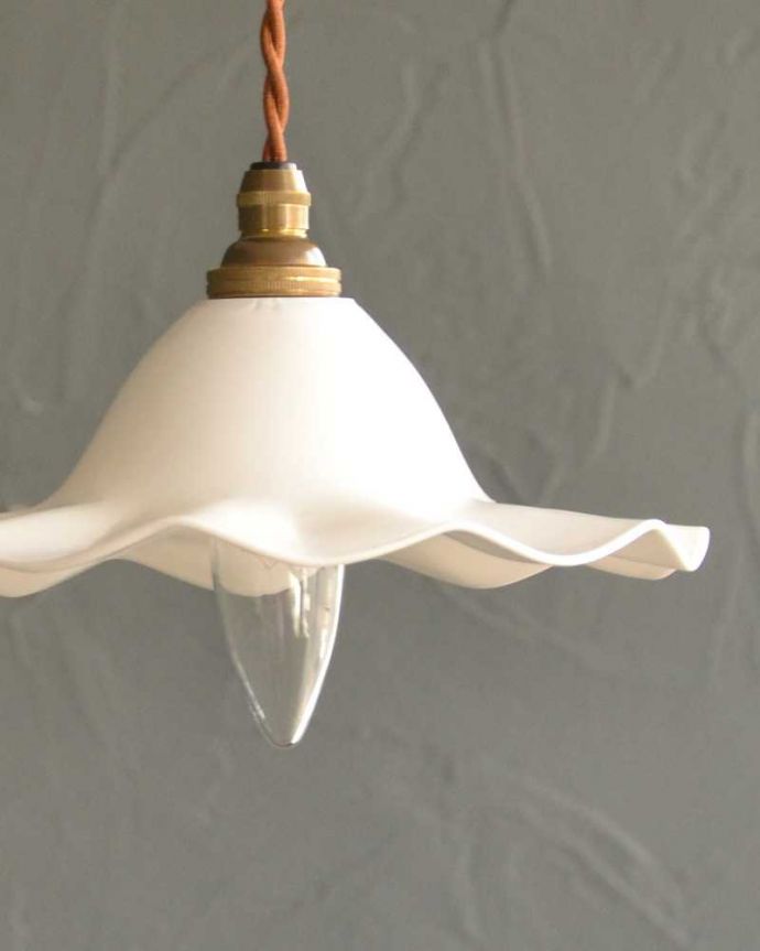 ペンダントライト　照明・ライティング　ミルクガラスのアンティークペンダントライト(コード・シャンデリア電球・ギャラリーなし) 。。(m-2903-z)