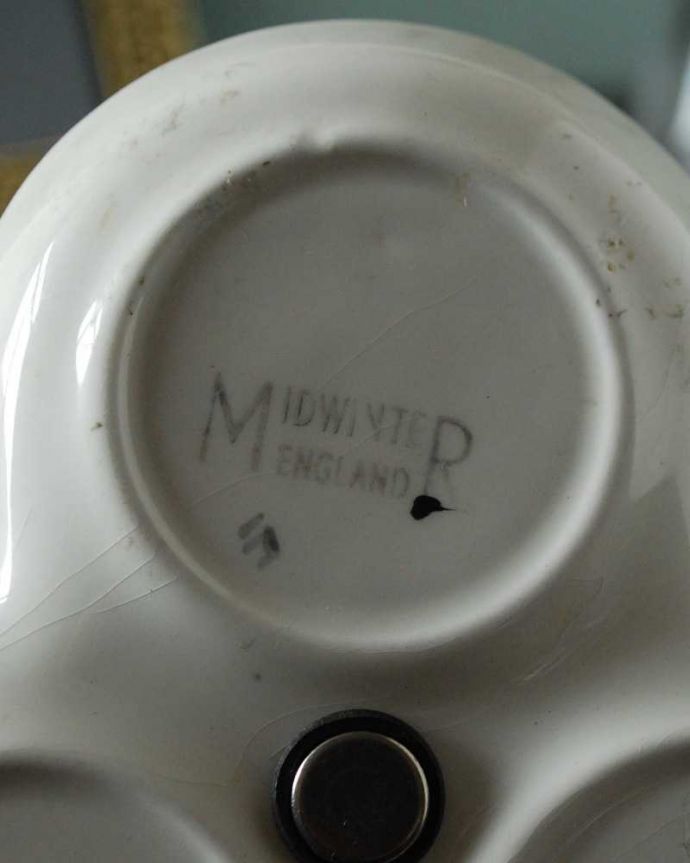 アンティーク 陶磁器の雑貨 アンティーク雑貨 ミッドウィンター社スタイルクラフトの「Rose Marie」アンティークの調味料入れセット。裏側には品質の証こんなデザインのバックスタンプが入っています。(m-2921-z)