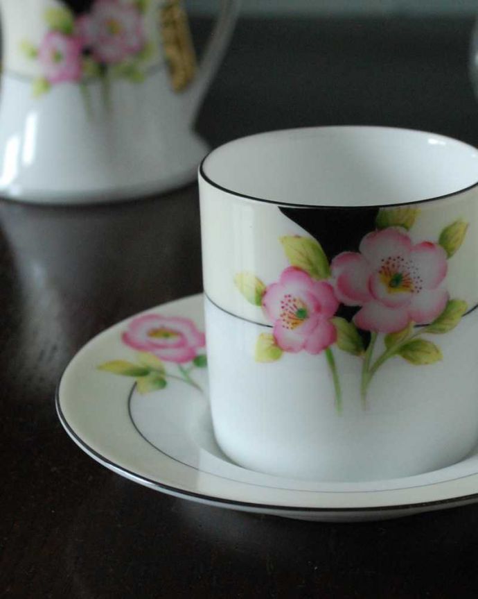 アンティーク 陶磁器の雑貨 アンティーク雑貨 イギリスから戻ってきたアンティーク、ピンクのお花が可愛いマルキ印のオールドノリタケのカップ&ソーサー。飾って使って楽しむ小さなアンティークアンティークでしか手に入れることが出来ない美しい模様のカップ&ソーサー。(m-2937-z)