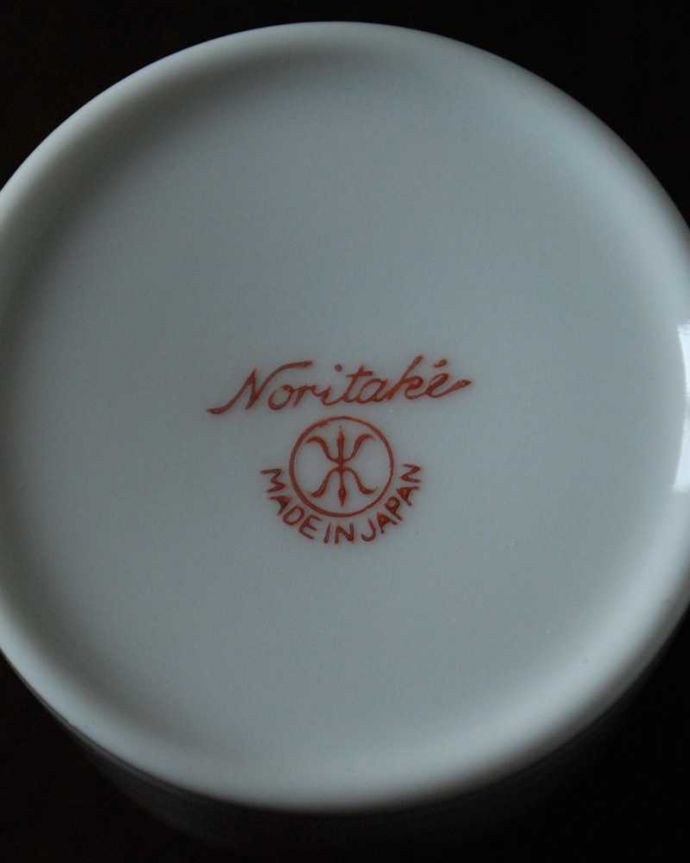 アンティーク 陶磁器の雑貨 アンティーク雑貨 イギリスから戻ってきたアンティーク、ピンクのお花が可愛いマルキ印のオールドノリタケのカップ&ソーサー。裏側には品質の証製造メーカー保証の意味がこもった窯印、ポーセリンマークがあります。(m-2937-z)