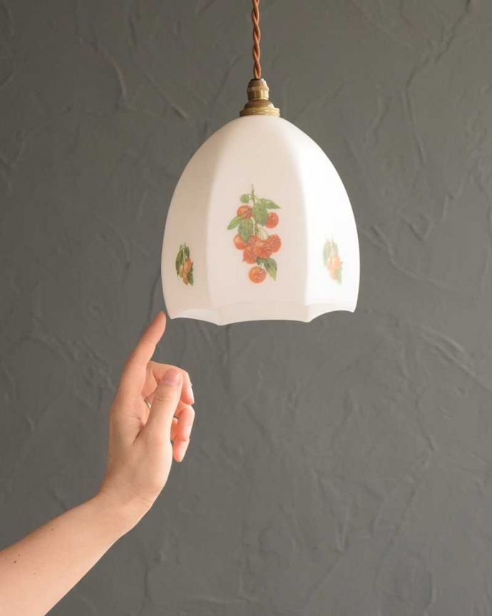 ペンダントライト　照明・ライティング　優しく灯るアンティーク さくらんぼシェード(コード・シャンデリア電球・ギャラリーなし)。。(m-2961-z)