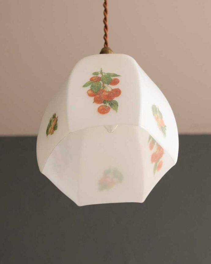 ペンダントライト　照明・ライティング　優しく灯るアンティーク さくらんぼシェード(コード・シャンデリア電球・ギャラリーなし)。。(m-2961-z)