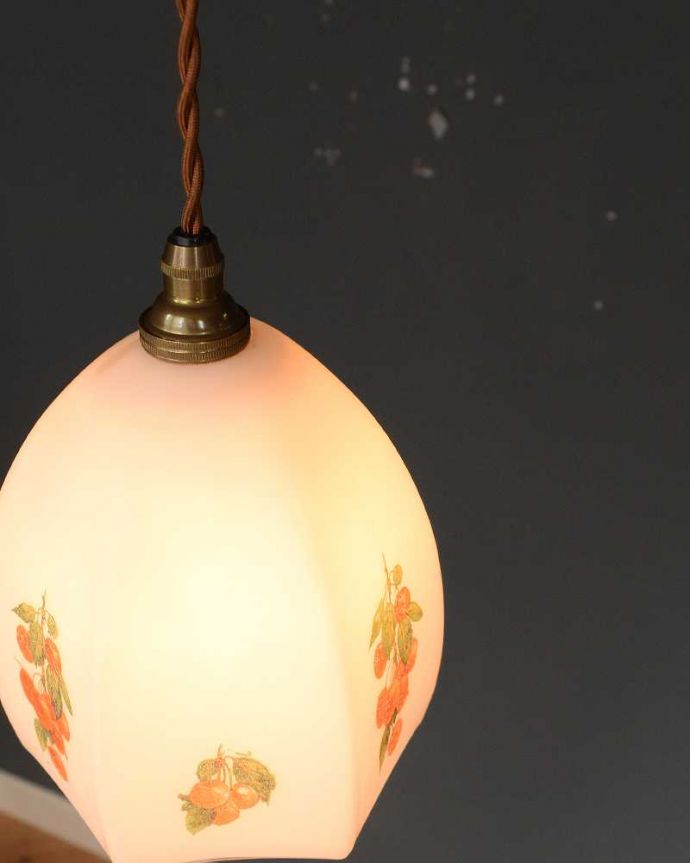 ペンダントライト　照明・ライティング　優しく灯るアンティーク さくらんぼシェード(コード・シャンデリア電球・ギャラリーなし)。。(m-2961-z)