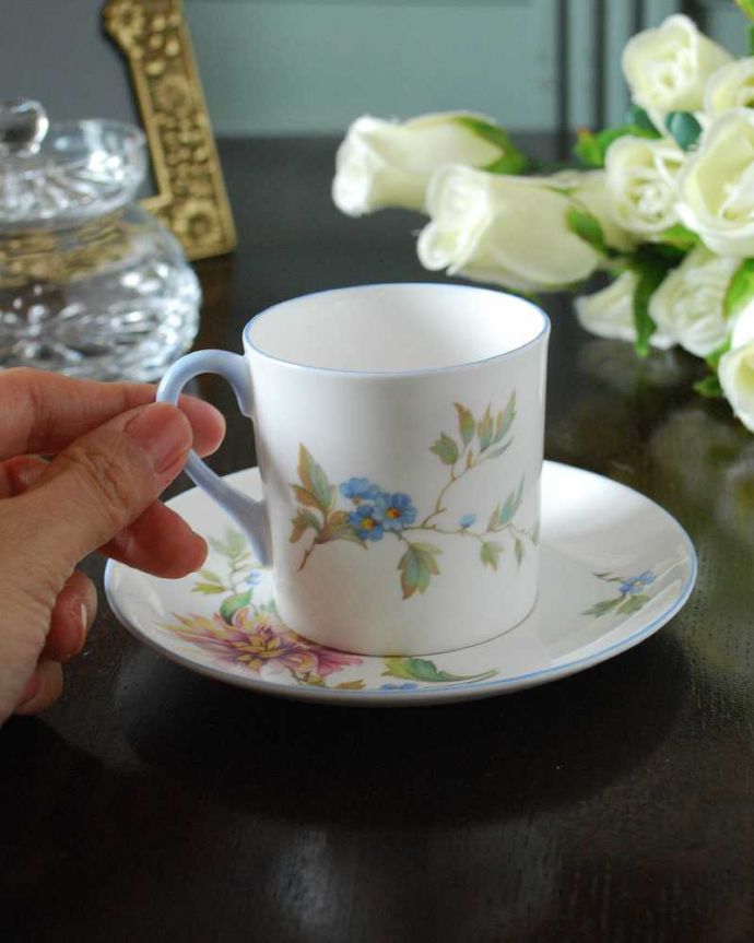 シェ―リー窯　アンティーク雑貨　お茶の時間を楽しむアンティーク食器、シェリー窯のカップ＆ソーサー（デミタスセット）。お茶の時間をもっと優雅に･･･眺めているだけじゃもったいないので、実用的に使って下さい。(m-2983-z)
