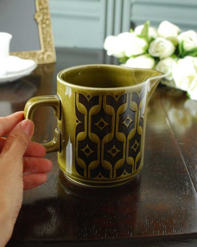 Hornsea(ホーンジー) アンティーク雑貨 ホーンジー社ミルクピッチャー、HORNSEA「エアルーム」シリーズ(レイクランドグリーン)。日常的に使えるテーブルウェアホーンジーのコンセプトは日常使い。(m-2984-z)