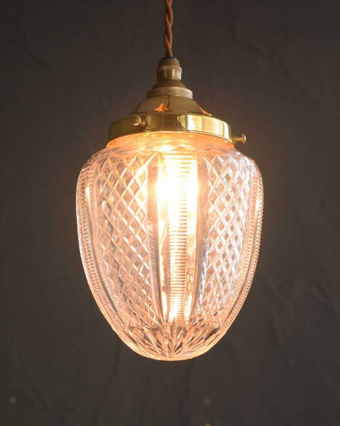 ペンダントライト　照明・ライティング　イギリスで見つけたアンティークガラスシェード（コード・シャンデリア電球・ギャラリーD付き）。。(m-2985-z)
