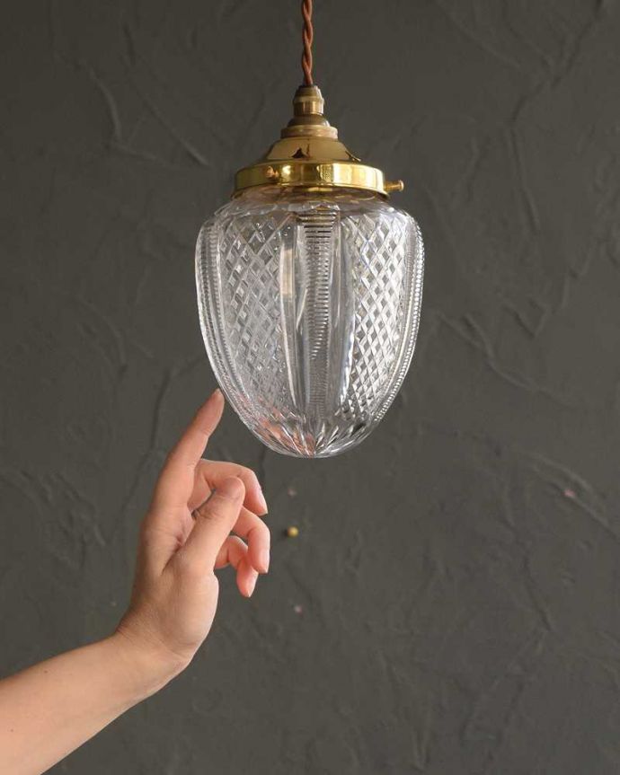 ペンダントライト　照明・ライティング　イギリスで見つけたアンティークガラスシェード（コード・シャンデリア電球・ギャラリーD付き）。。(m-2985-z)