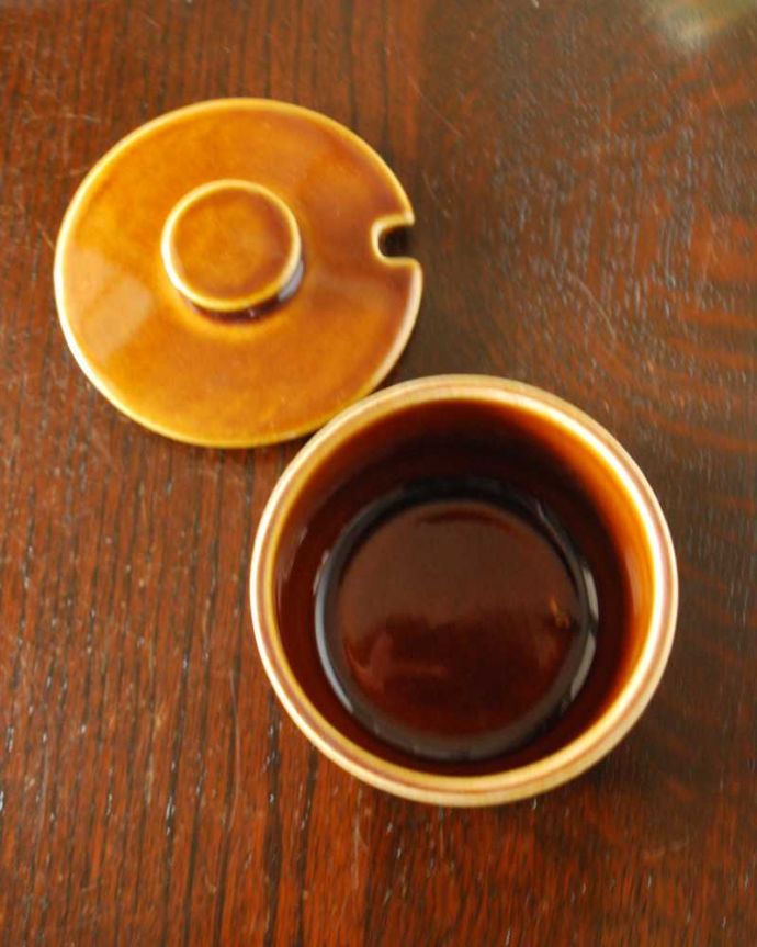 Hornsea（ホーンジー）　アンティーク雑貨　ホーンジー社シュガーポット、HORNSEA「エアルーム」シリーズ（オータムブラウン）。上からのぞいてみると･･･新品ではないので、多少の欠け・キズがある場合がありますが、使用上問題がないものだけを選んできました。(m-2990-z)