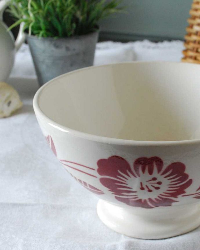 アンティーク 陶磁器の雑貨　アンティーク雑貨　お花模様が華やかなフランスのアンティークカフェオレボウル 。ほっこりとしたぬくもりフランスのアンティークのカフェオレボウルは、とにかく優しい雰囲気。(m-3033-z)