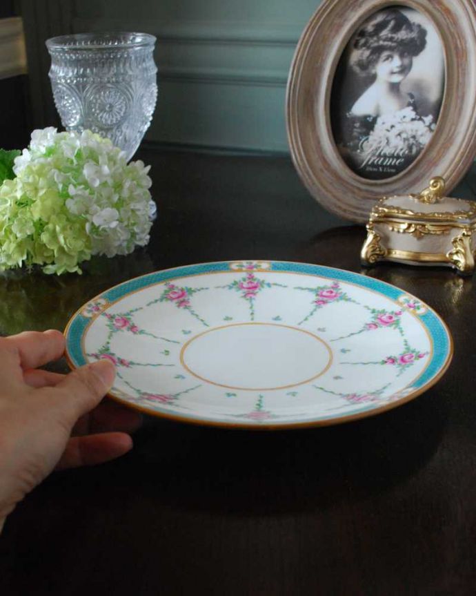 アンティーク 陶磁器の雑貨 アンティーク雑貨 ローズガーランドのミントンアンティークプレート。飾って使って楽しむアンティーク実用的に一番使いやすいサイズ。(m-3054-z)