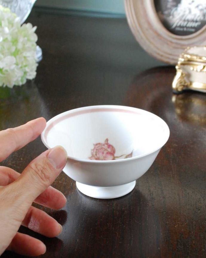 スージークーパー　アンティーク雑貨　ピンクのバラが美しいスージークーパーのアンティークシュガーボウル（タリスマン） 。自分流の使い方で楽しんでくださいアンティークなのでキズや汚れはありますが、使えるものだけを選んできました。(m-3061-z)