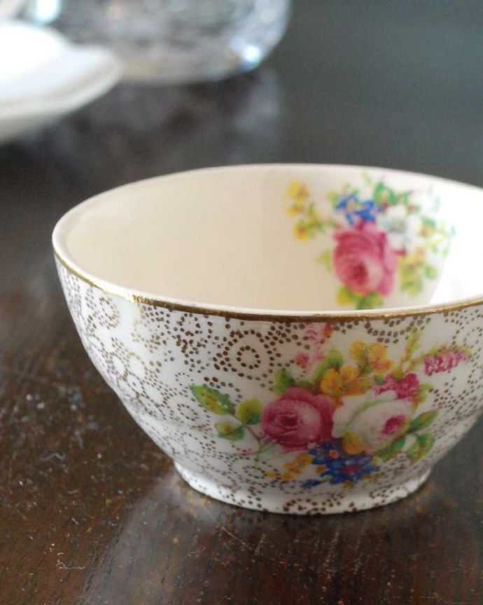 アンティーク 陶磁器の雑貨　アンティーク雑貨　イギリスで見つけたH&K tunstallのチンツのアンティークシュガーポット。お茶の時間を華やかにしてくれるアンティークティータイムを楽しむための茶道具の一つシュガーボウル。(m-3114-z)