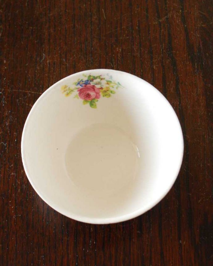 アンティーク 陶磁器の雑貨　アンティーク雑貨　イギリスで見つけたH&K tunstallのチンツのアンティークシュガーポット。上からのぞいてみると･･･アンティークのため、多少の欠け・傷がある場合がありますが、使用上問題がないものだけを選んできたので、ご了承下さい。(m-3114-z)