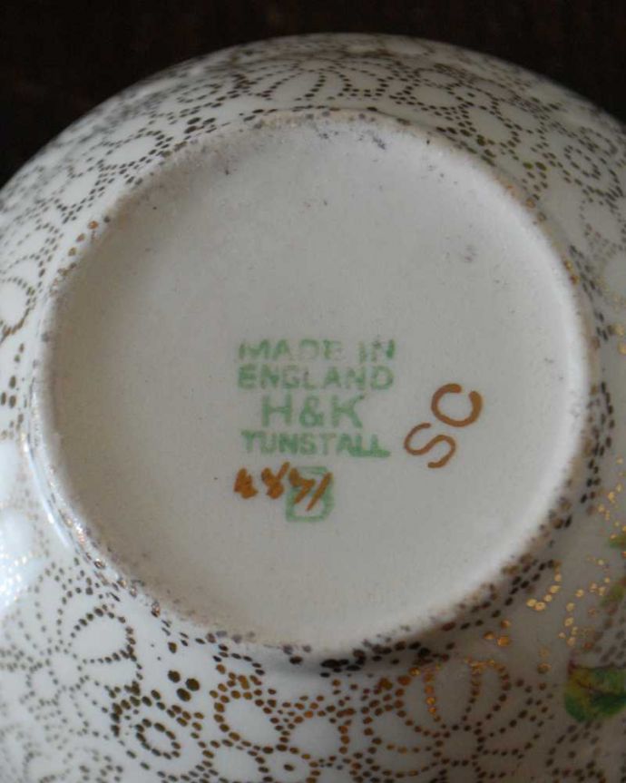 アンティーク 陶磁器の雑貨　アンティーク雑貨　イギリスで見つけたH&K tunstallのチンツのアンティークシュガーポット。裏側のポーセリンマーク製造メーカー保証の意味がこもった窯印、ポーセリンマークがあります。(m-3114-z)