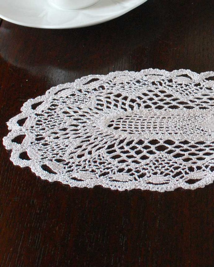 アンティーク 布製の雑貨　アンティーク雑貨　繊細で華やかなフランスアンティーク雑貨、手編みのドイリーレース。一枚一枚手作業で丁寧に編み込まれていますハンドメイドの繊細さとあたたかさがあります。(m-3136-z)
